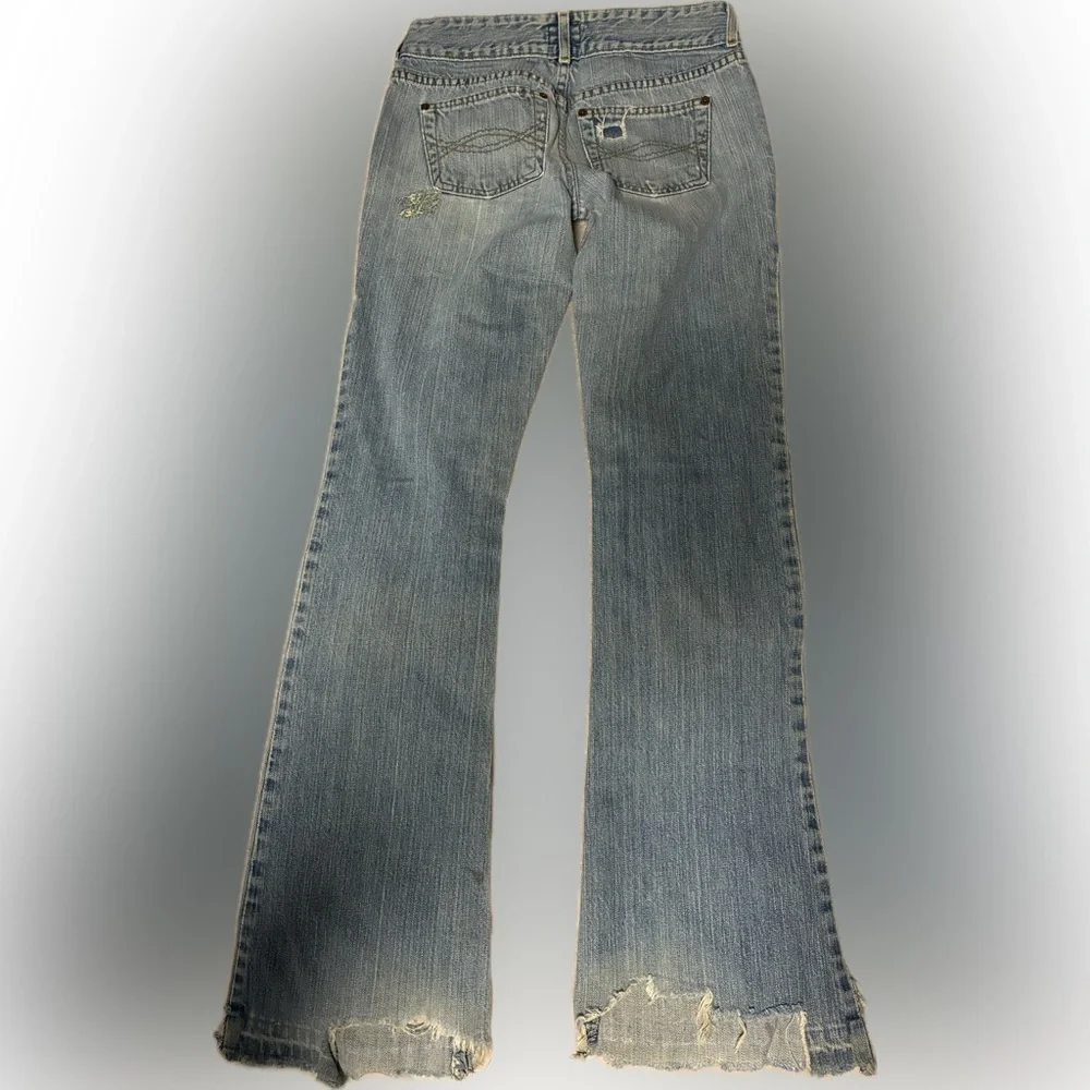 ABERCROMBIE & FITCH | Light Blue Distressed Flare Jeans | 0 | VINTAGE - Picture 2 of 10